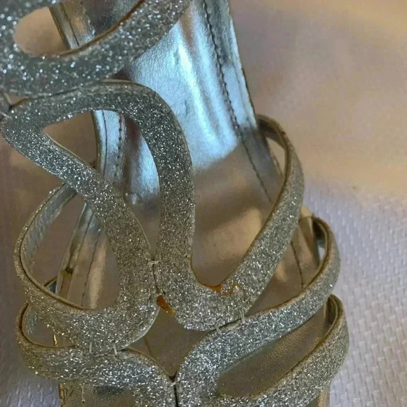 Unlisted Strappy Silver 4 Inch Stiletto Platform Heels Shoes Women’s Size 9 - Picture 2 of 12
